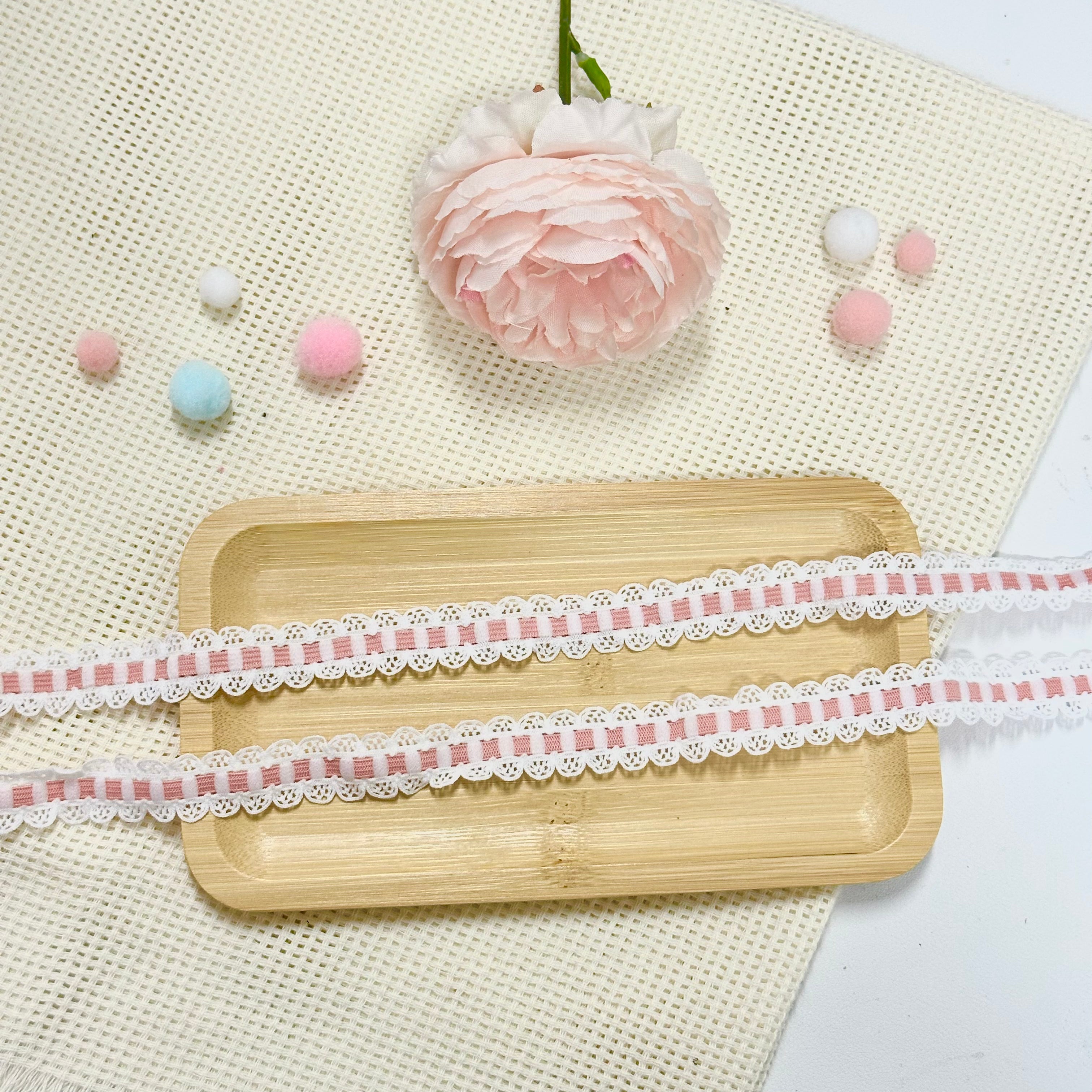 Cinta de encaje de 100 cm: rosa palo y blanco Cinta de encaje de 100 cm: rosa palo y blanco